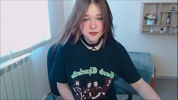 Who is this beautiful webcam teen?