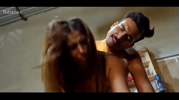 गांव की लड़की साइकिल चलाते हुए चोदा और दोस्तो ने पकड़ा