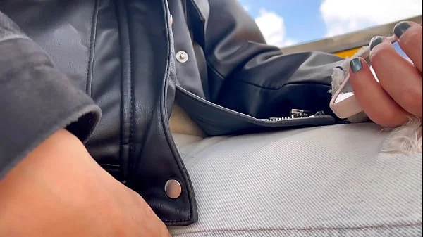 Public lesbian sex in amusement park (real)