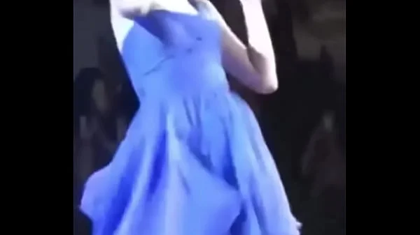 Taylor Swift goes naked on stage