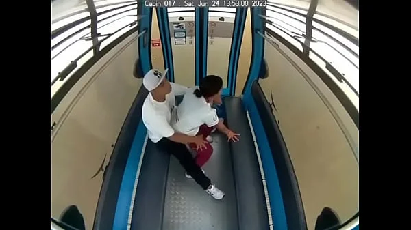 Cogiendo en el Teleférico