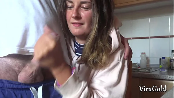 Quick Homemade Handjob from Sexy Camilla Moon with Lot A Cum
