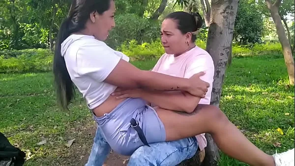 continuacion de, michell y paula salen al jardín público en Colombia y empiezan a tener sexo oral y a follar debajo de un árbol