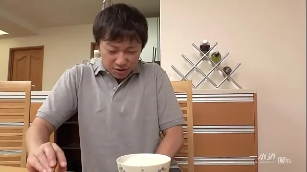 隣に住むいつもノーブラ透けチク妻は中出しOKのサイン 1