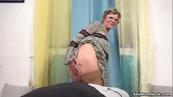 GRANNY INGA GIVING BLOWJOB