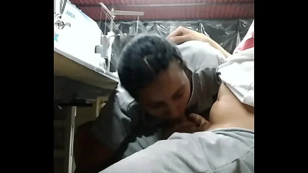 Que miedo me da poner a chupar a mi compañera de trabajo. Mira el video completo y deja tu comentario.